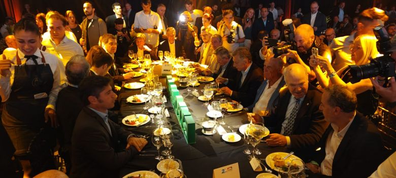 Mauricio Macri: "El campo siempre empuja, pero sufre el impuesto destructivo de la retenci&oacute;n"