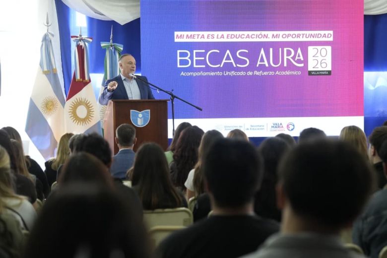 El municipio entreg&oacute; 300 becas AURA a estudiantes de nivel superior