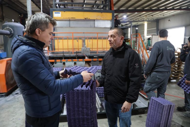 Villa Mar&iacute;a consolida el circuito de reciclado de cart&oacute;n que transforma residuos en maples