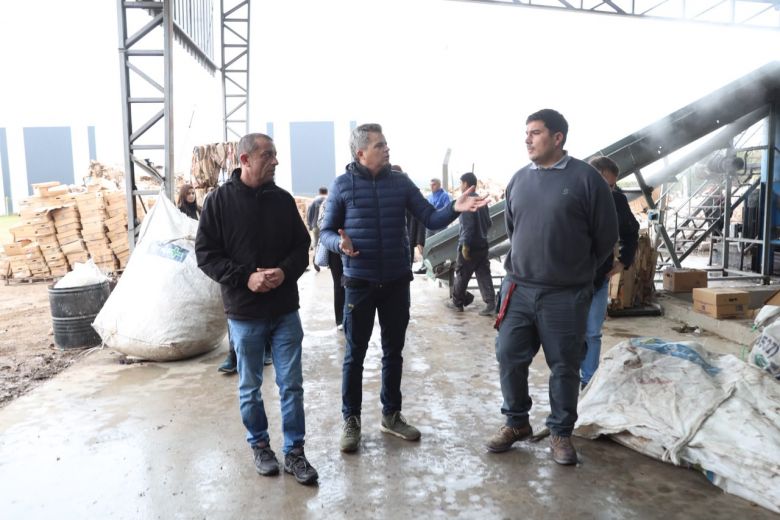 Villa Mar&iacute;a consolida el circuito de reciclado de cart&oacute;n que transforma residuos en maples
